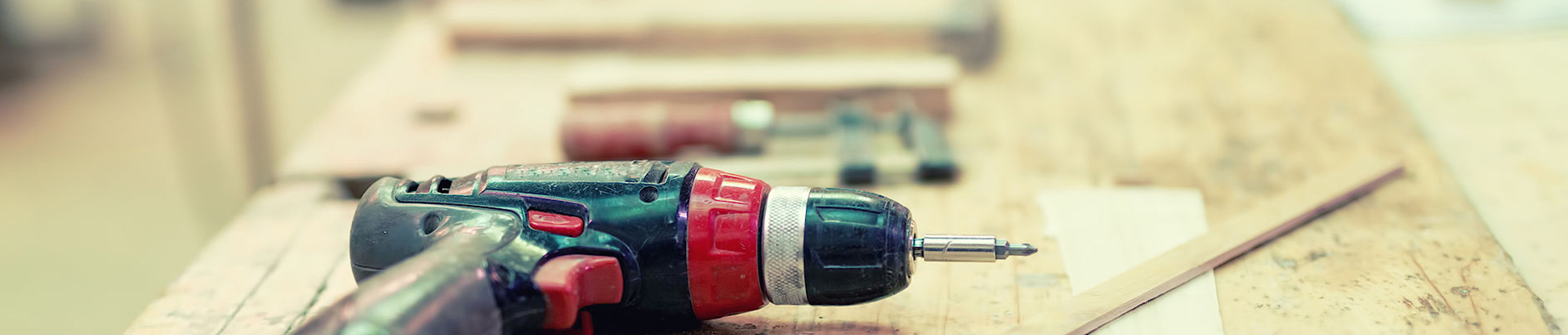 What are the components and advantages and disadvantages of pneumatic tools?
