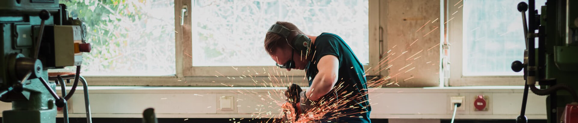What Constitutes the Principal Components of a Shaper Machine?