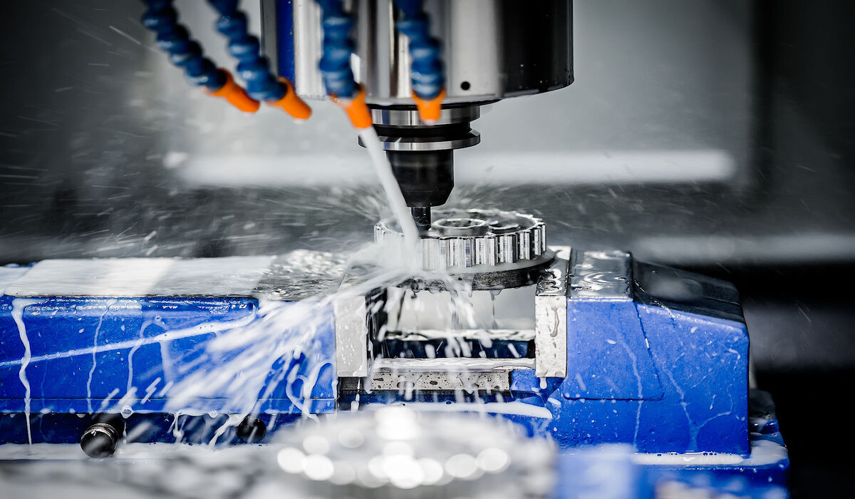 Dry Cutting vs. Wet Cutting: The Balance of Energy Saving, Cost, and Quality