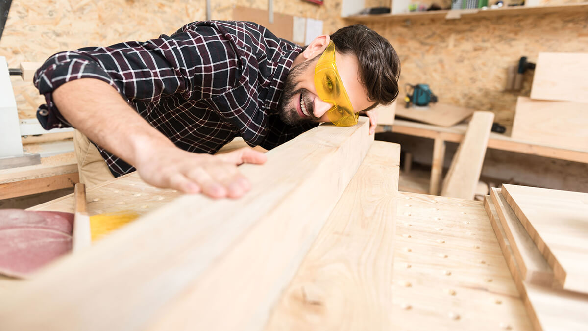 How Does Sawing Machine Works?