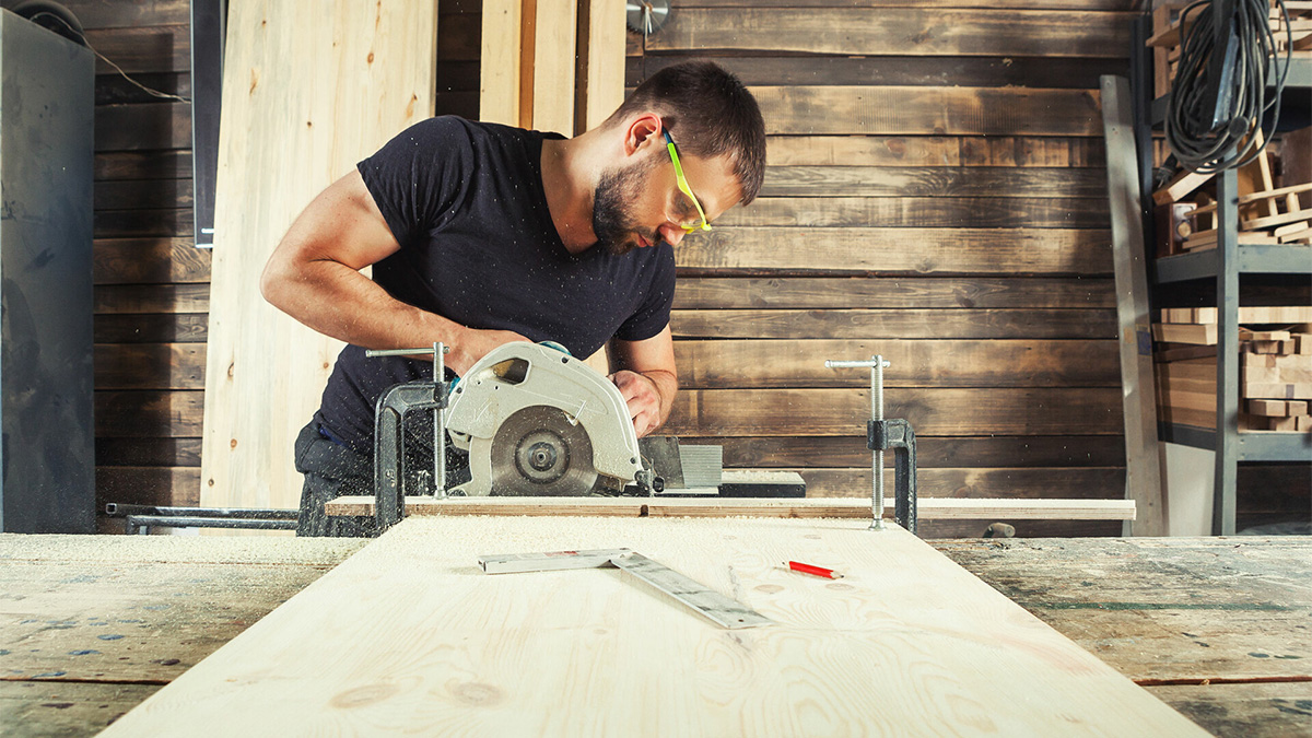 Knowledge of Common Woodworking Tools and Knives