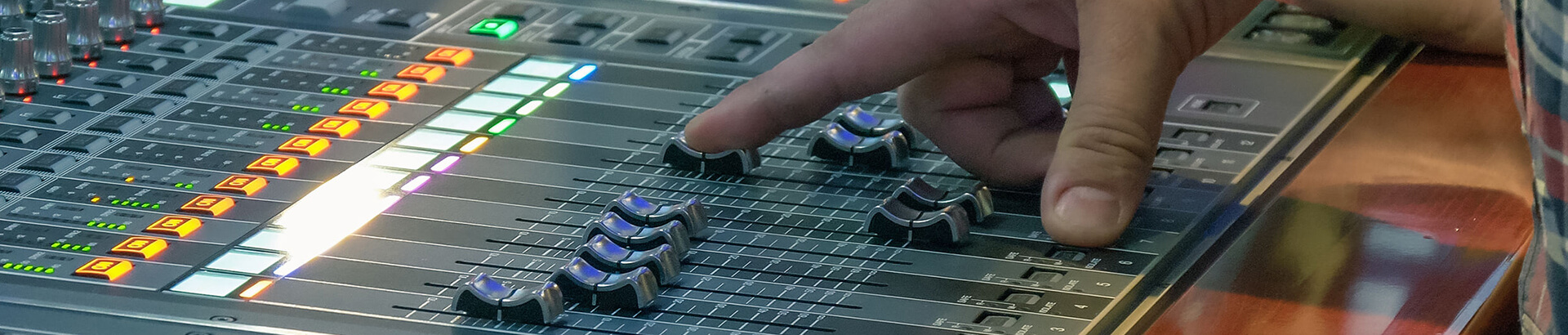 The Most Important Functions Of CNC: Buttons and Switches On The CNC Machine Panel